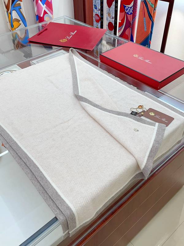 Loro Piana Cloak LPC00036 Loro Piana Cloak LPC00036